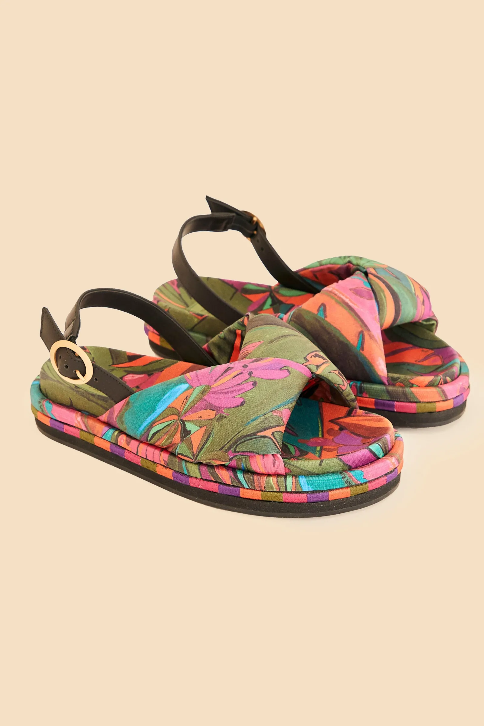  BANANA LEAVES PUFFY FLAT SANDAL