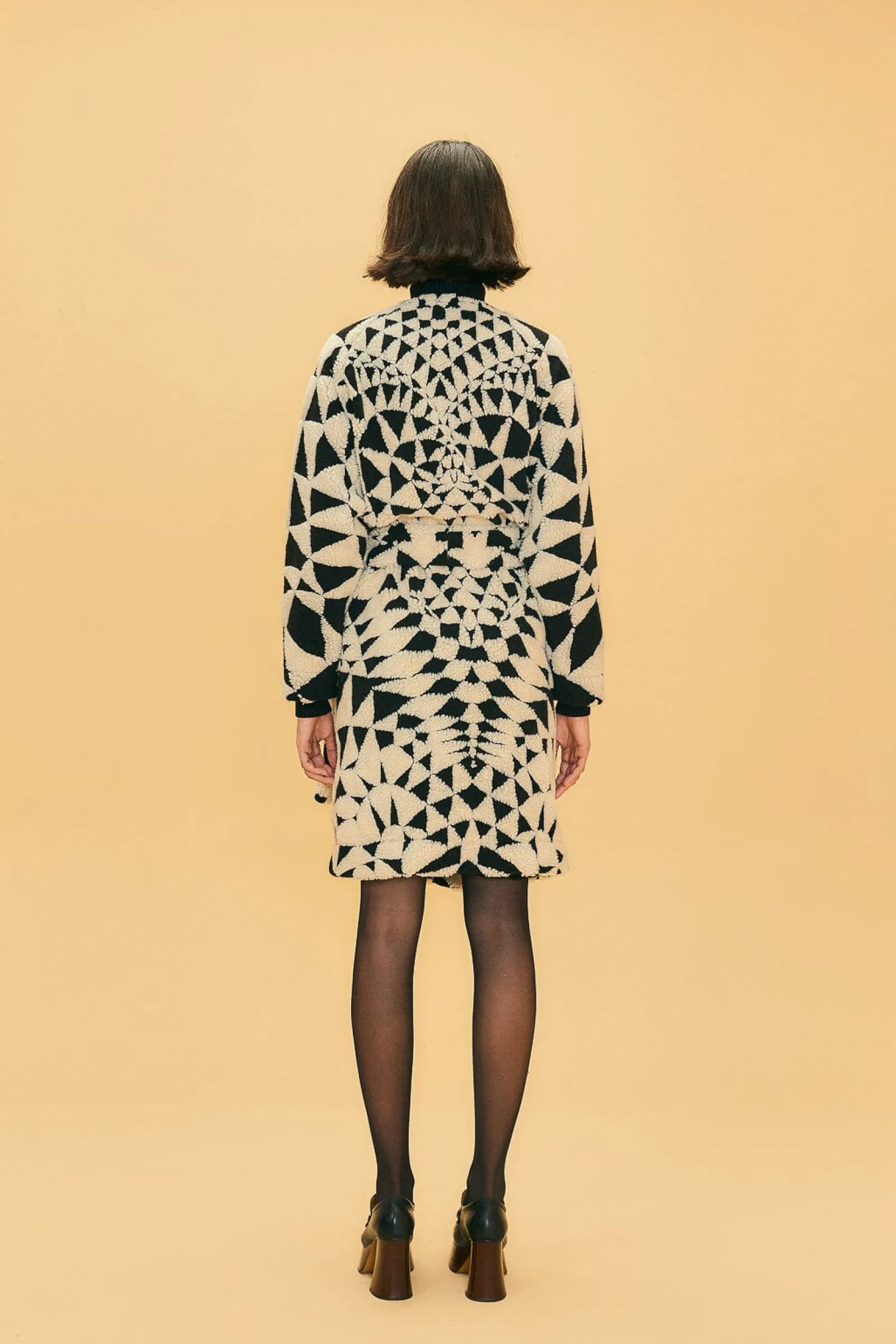 BLACK & WHITE HEART DECO MAXI FLEECE COAT