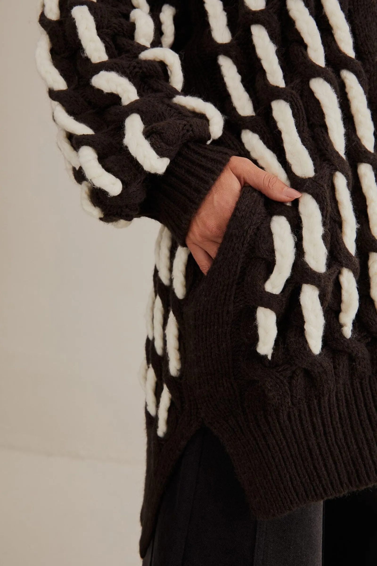 BLACK AND WHITE TEXTURED KNIT CARDIGAN