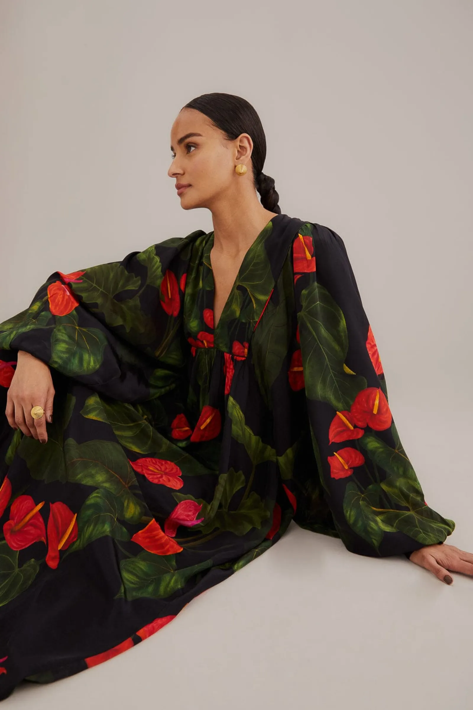 BLACK ANTHURIUM V NECK MAXI DRESS