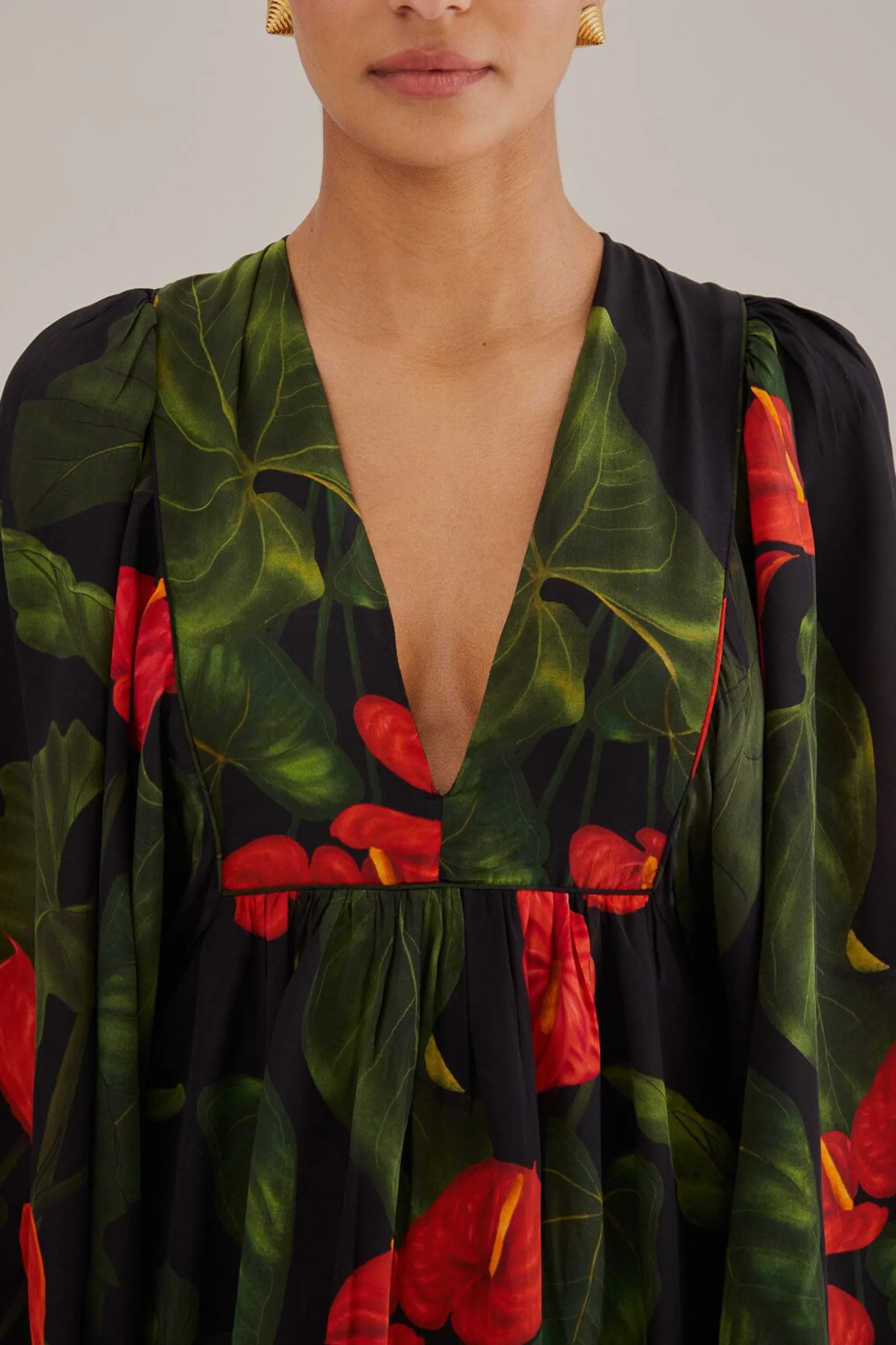 BLACK ANTHURIUM V NECK MAXI DRESS