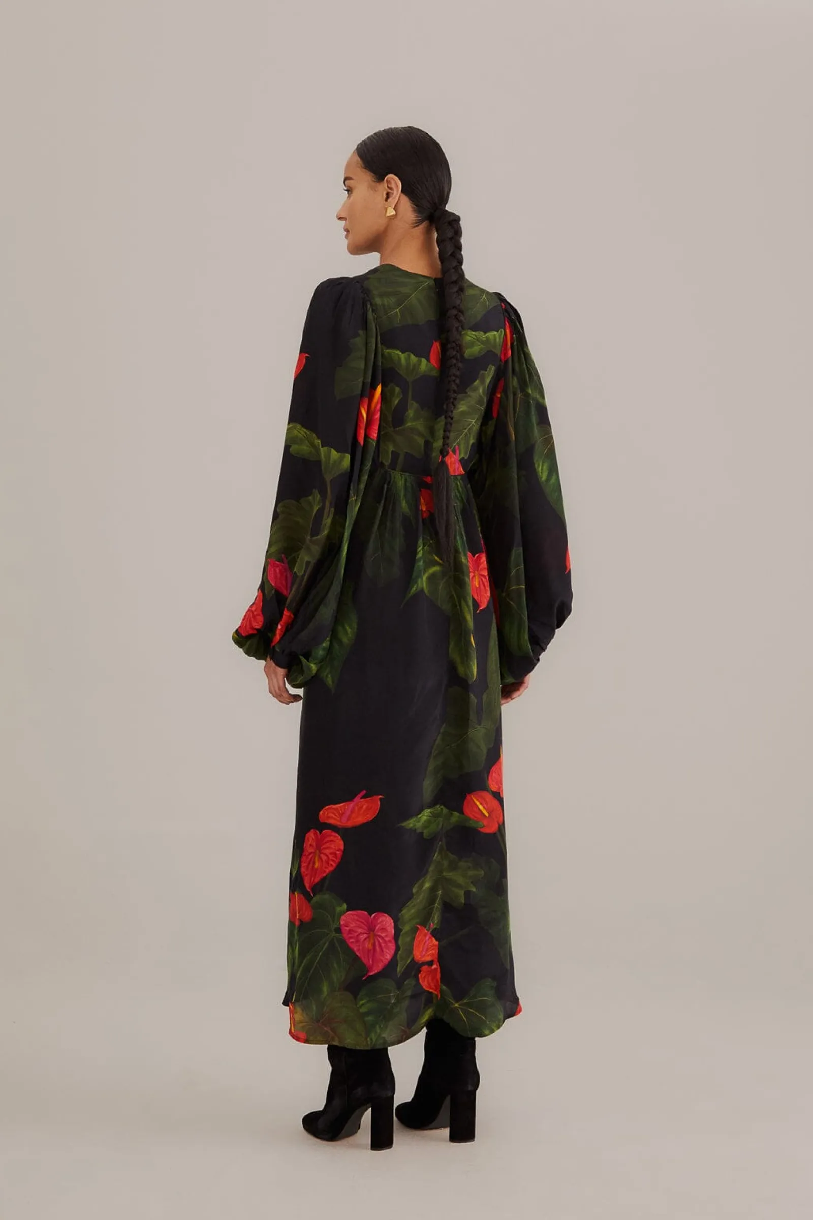 BLACK ANTHURIUM V NECK MAXI DRESS