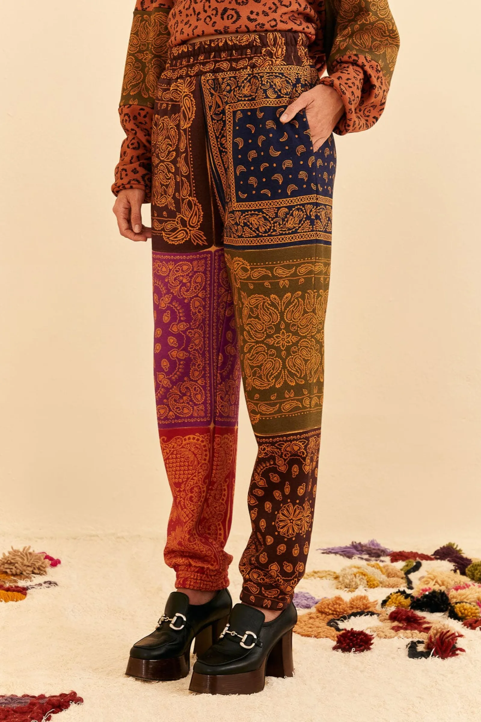 BLACK BANDANA DREAM SCARF SWEATPANTS