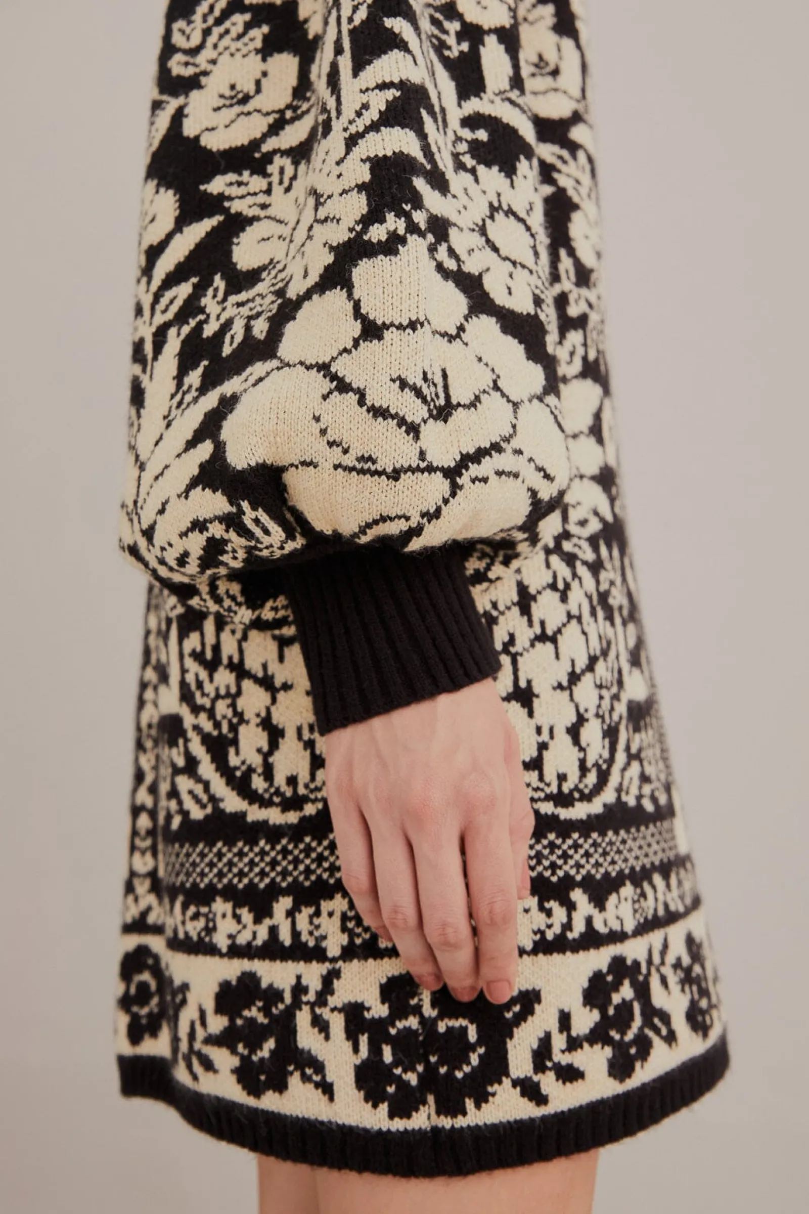 BLACK PINEAPPLE GARDEN MINI SWEATER DRESS