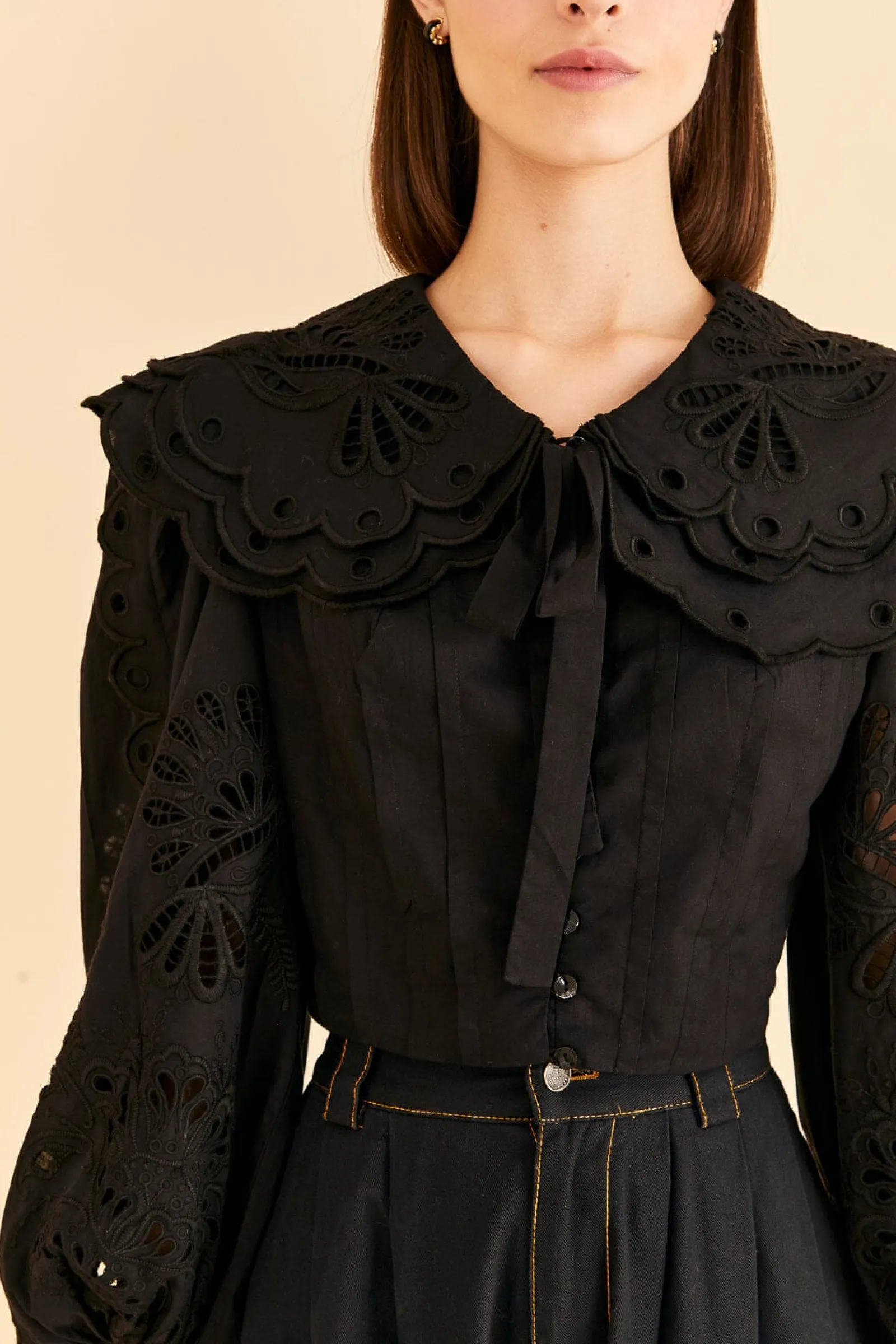 BLACK RICHELIEU BIG COLLAR BLOUSE