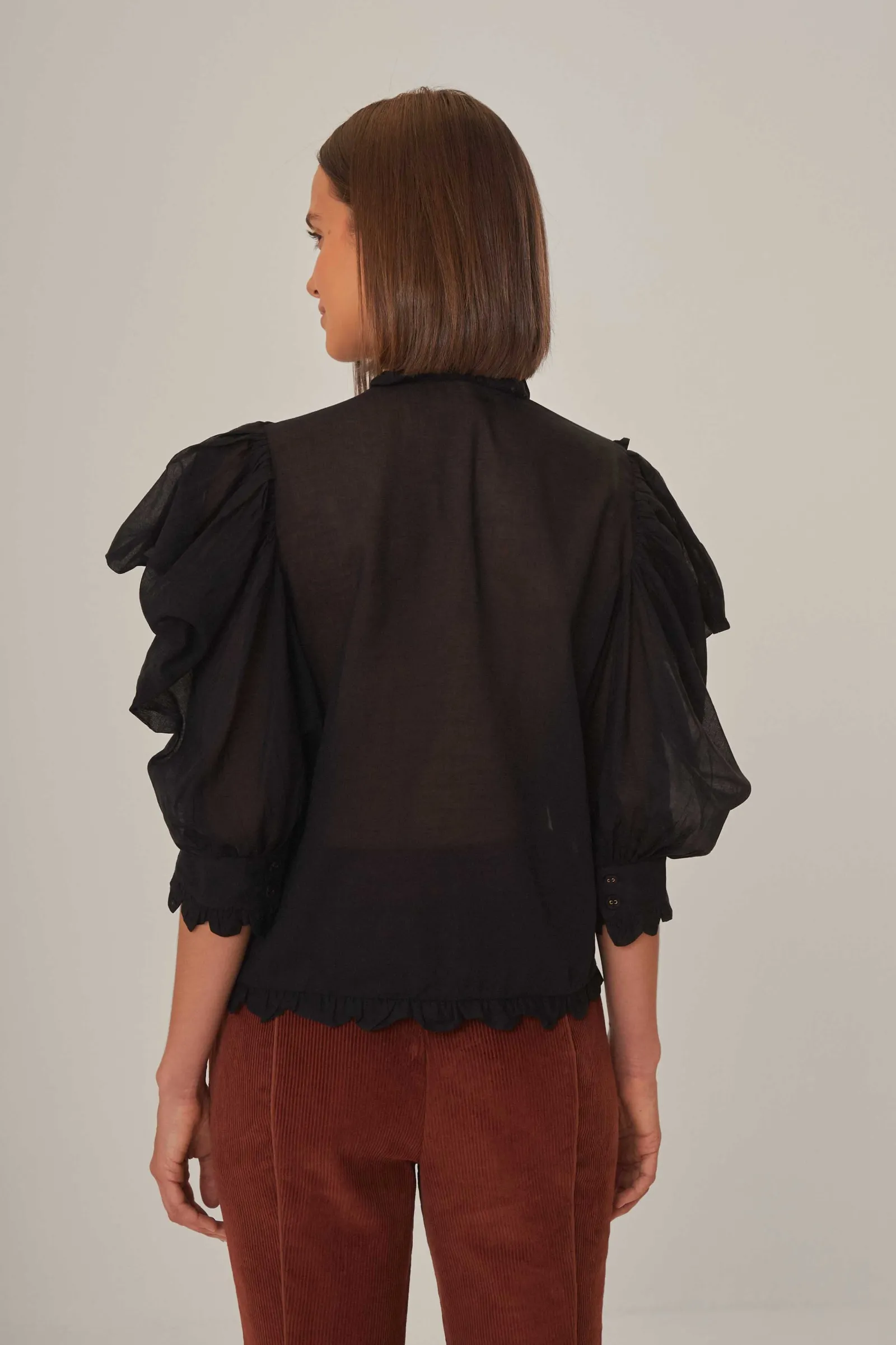 BLACK SHORT SLEEVE PLEATED BLOUSE