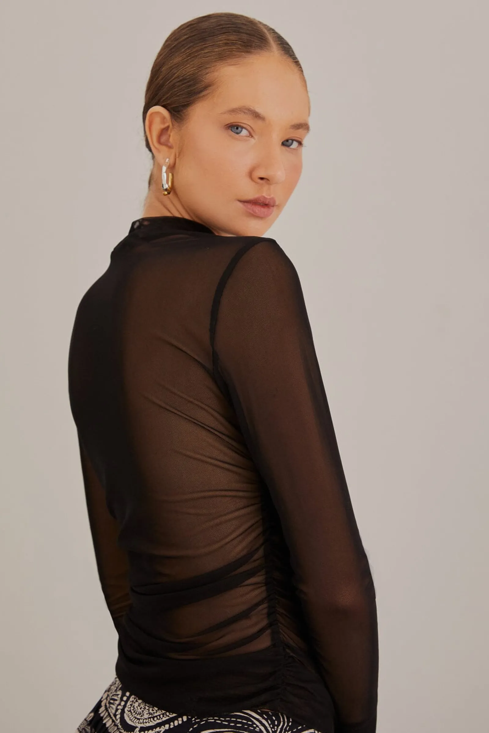 BLACK TULLE LONG SLEEVE BLOUSE