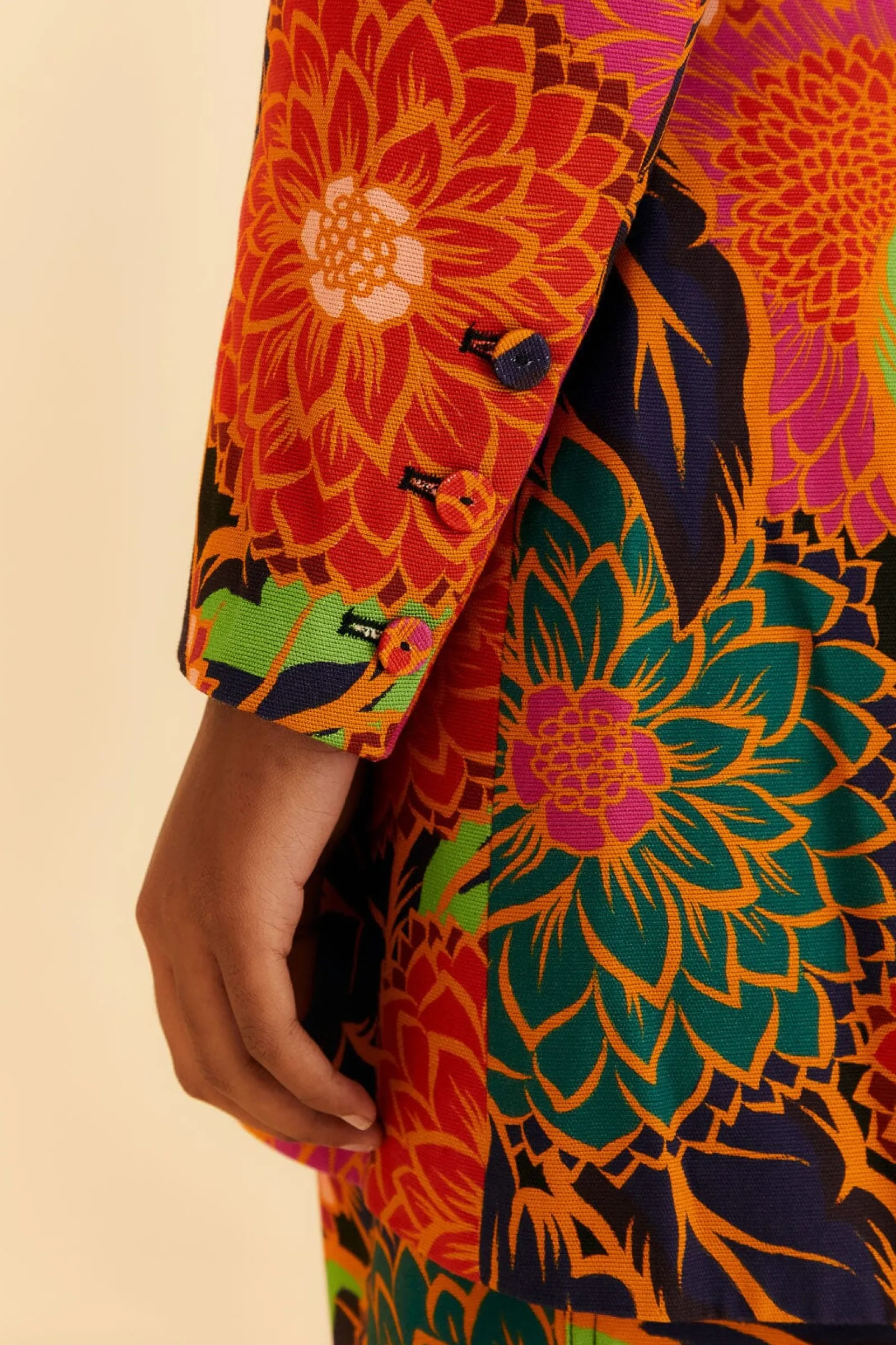  BLACK VINTAGE GARDEN CUT OUT BLAZER