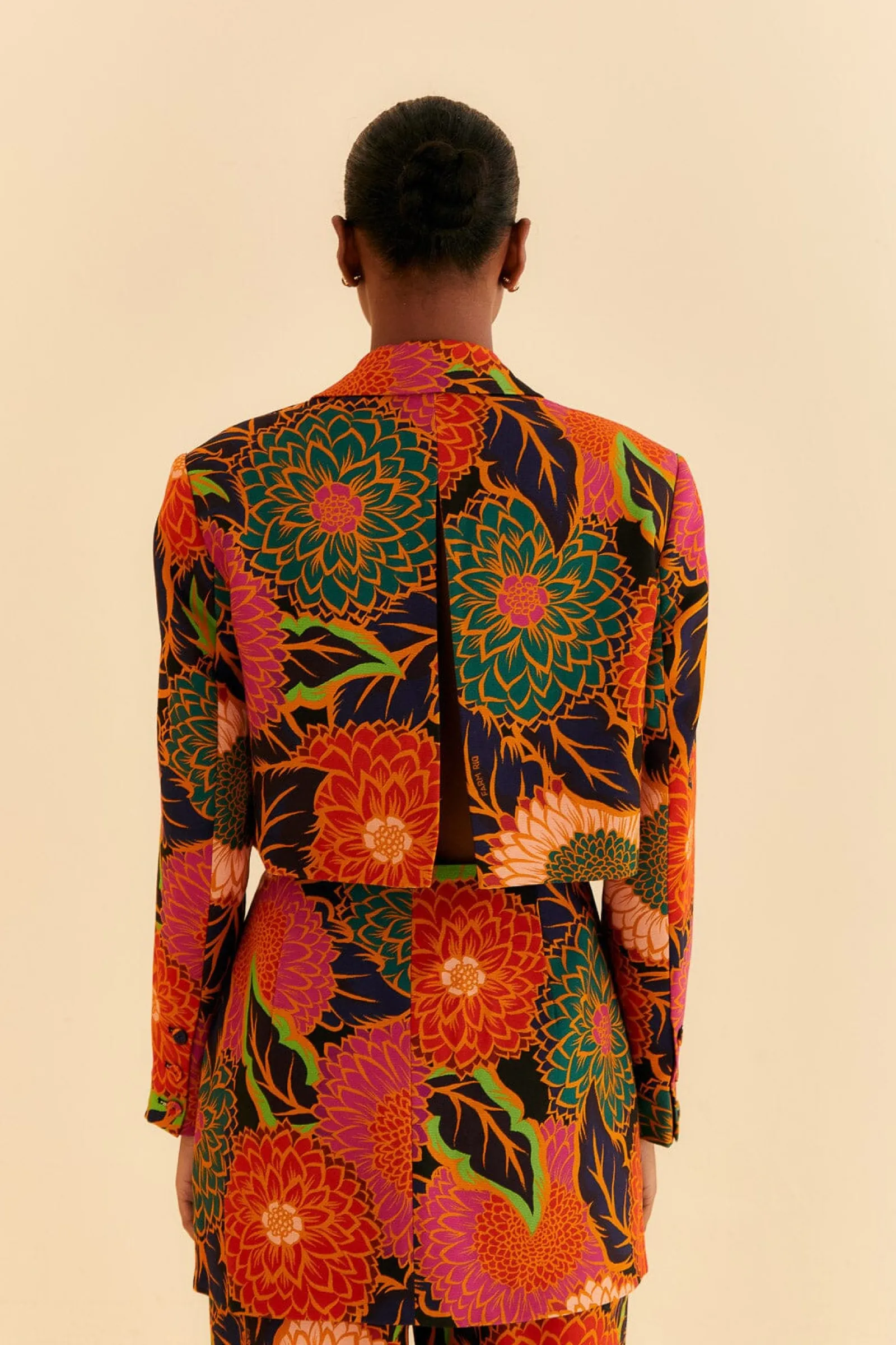  BLACK VINTAGE GARDEN CUT OUT BLAZER