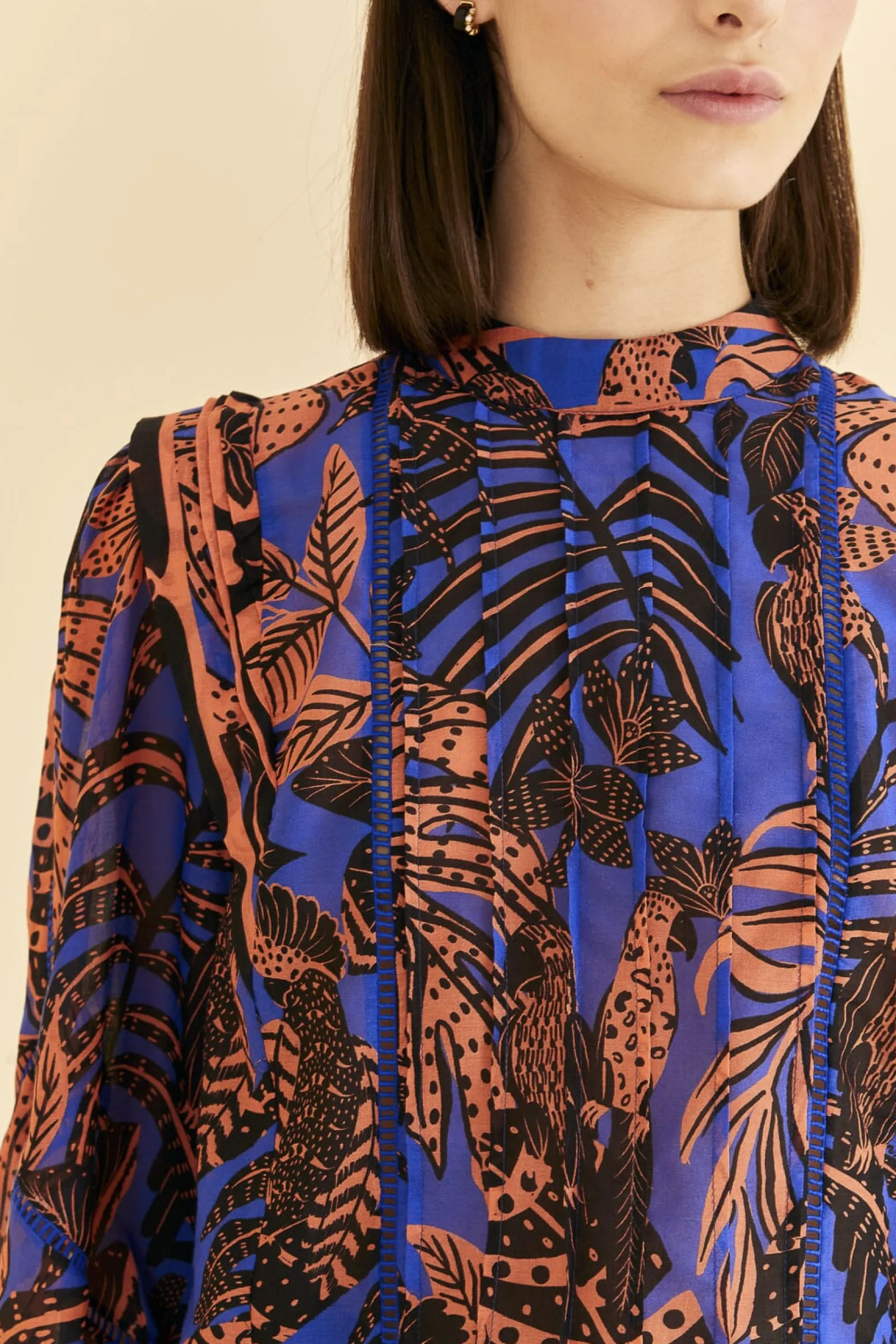 BLUE TROPICAL GOLD PLEATED LONG SLEEVE BLOUSE