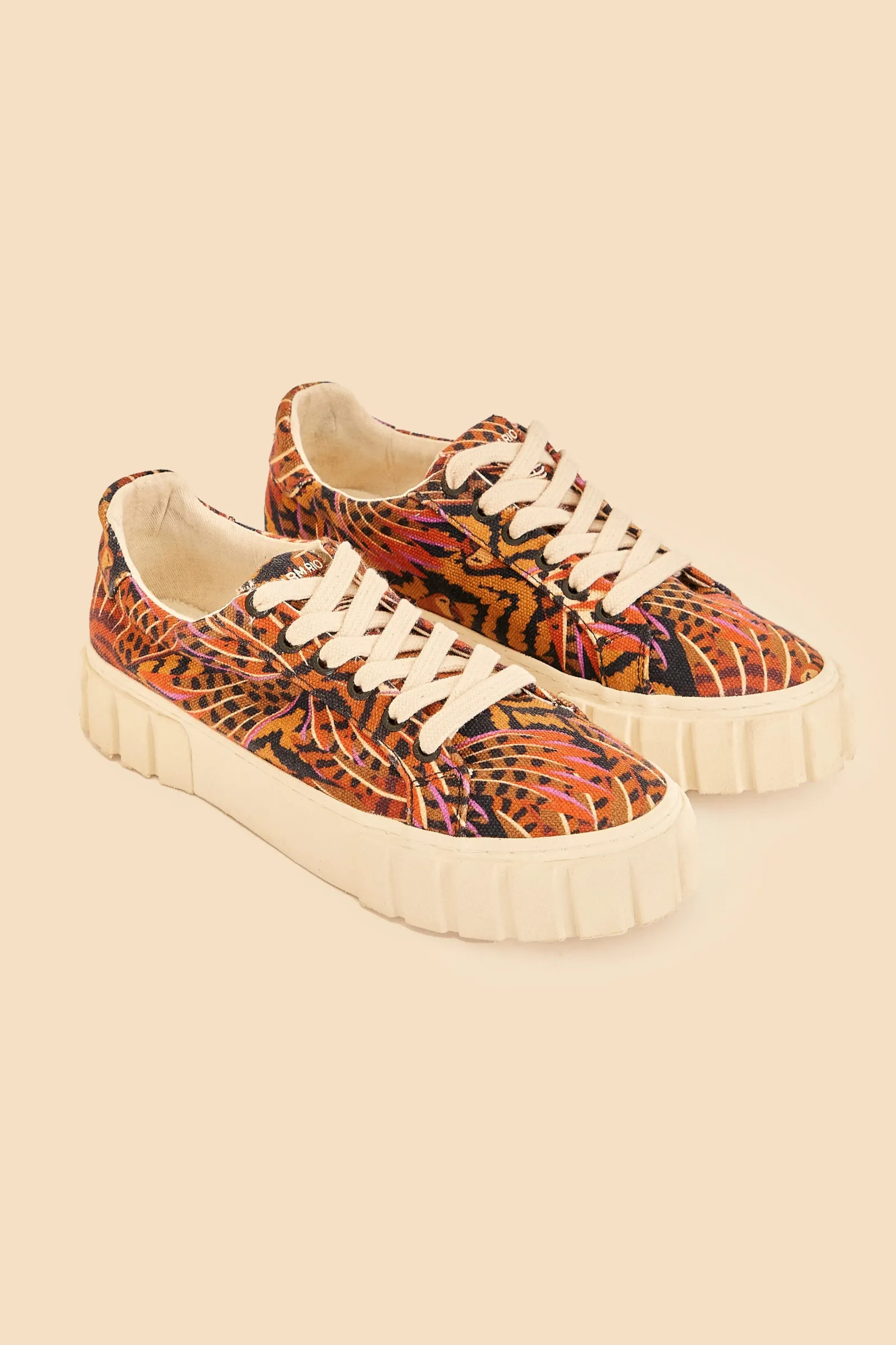  CARAMEL MACAWMOUFLAGE FLATFORM SNEAKER
