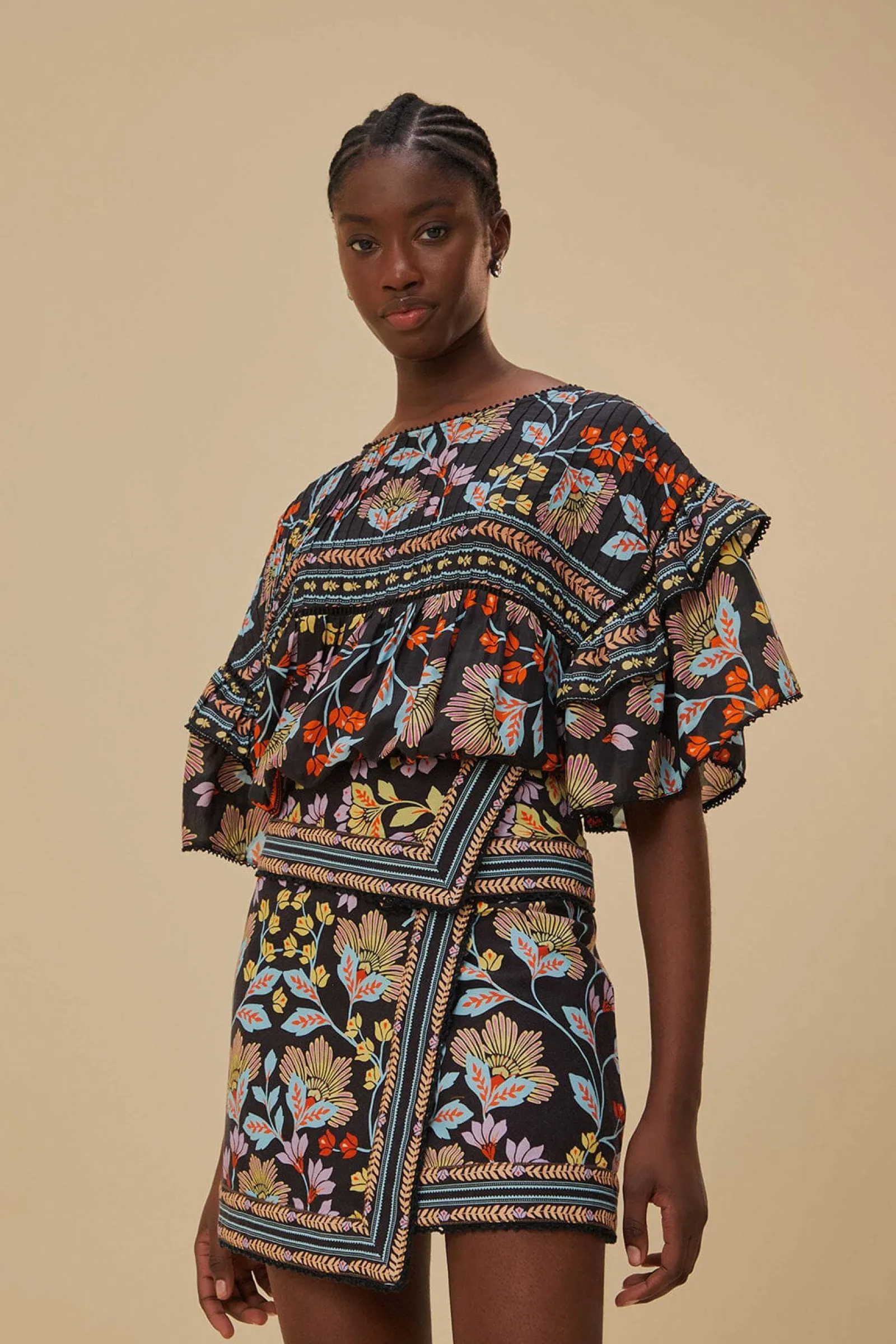 FLOWERY BLACK MINI SKIRT