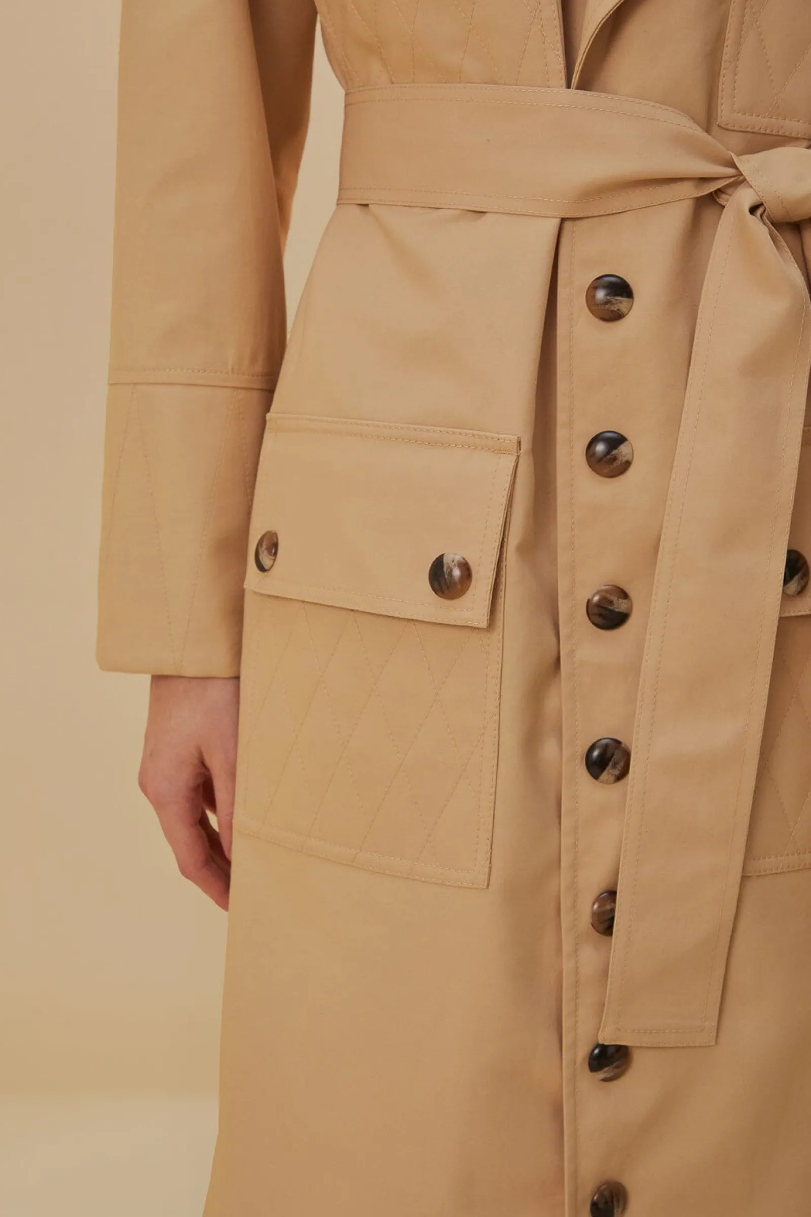 POCKETS OVER NUDE TRENCH COAT