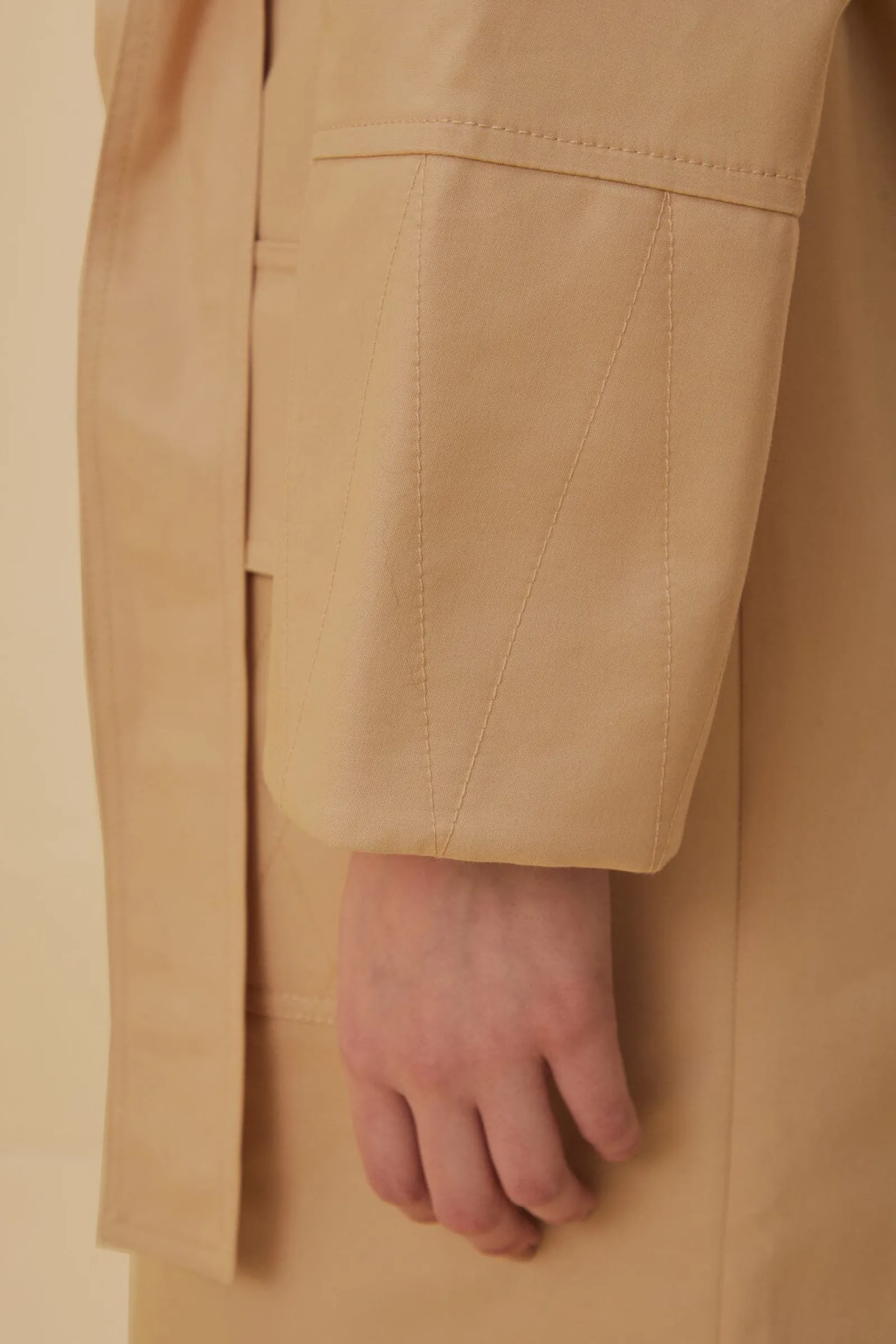 POCKETS OVER NUDE TRENCH COAT