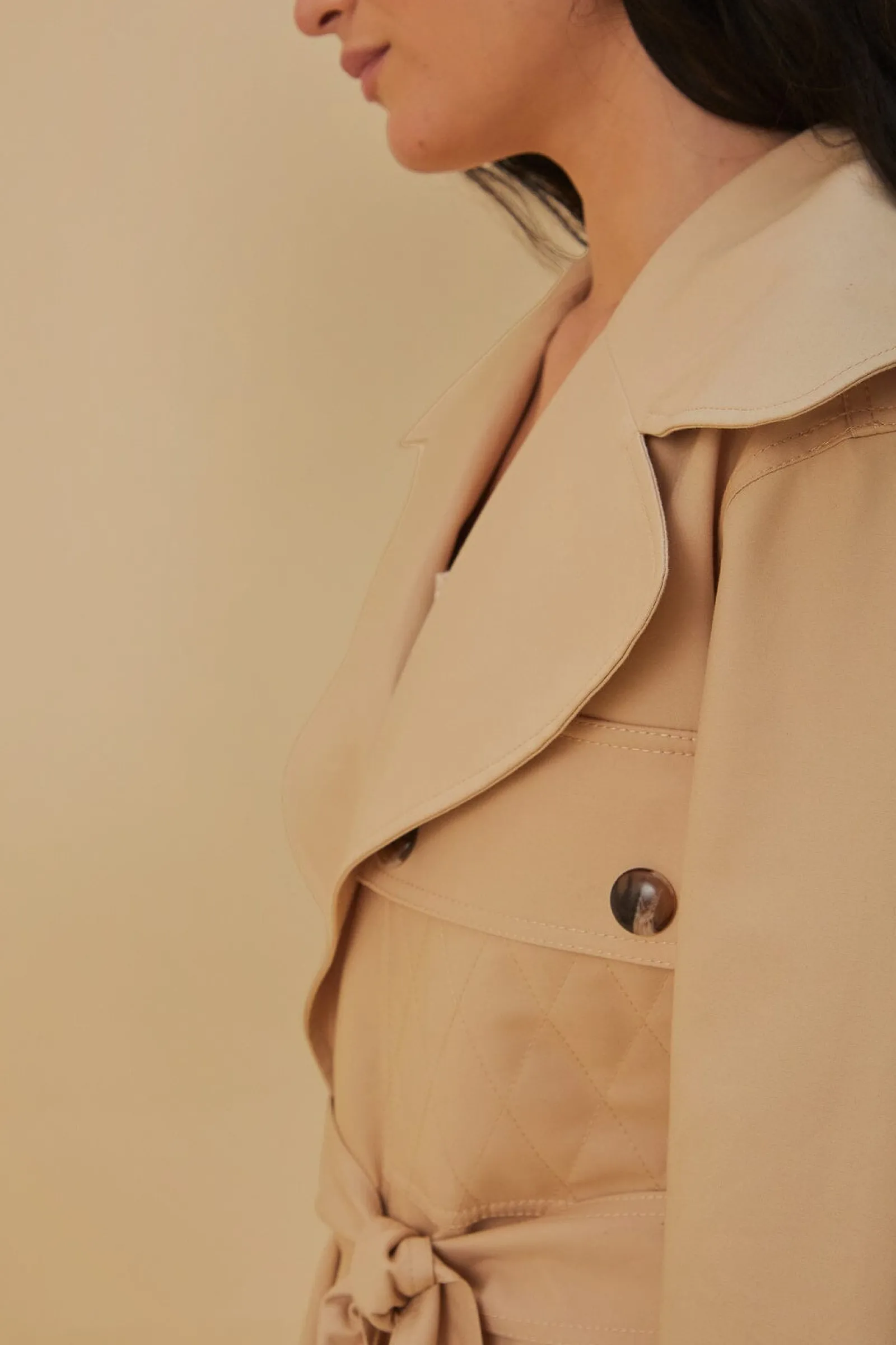 POCKETS OVER NUDE TRENCH COAT
