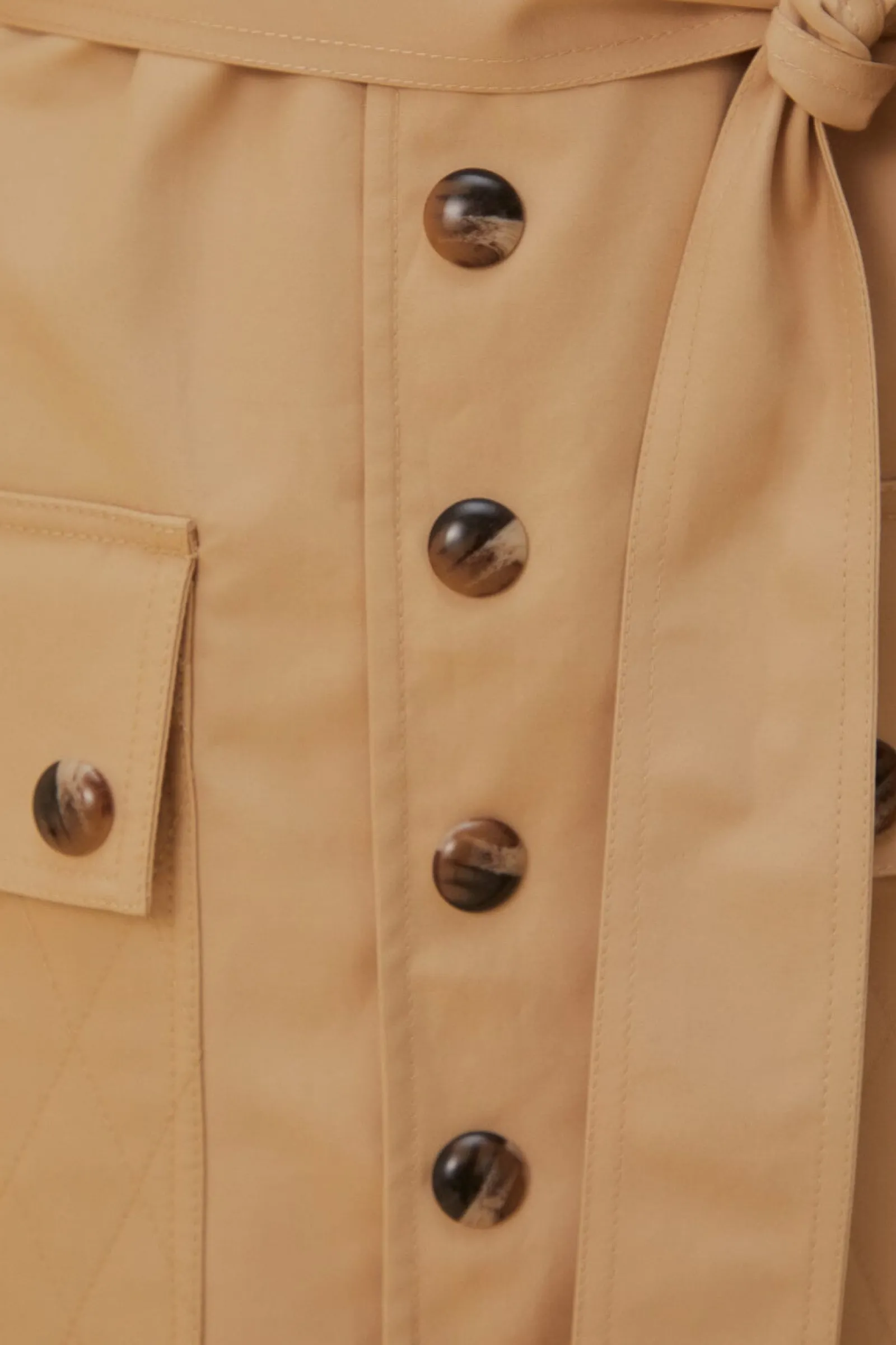 POCKETS OVER NUDE TRENCH COAT